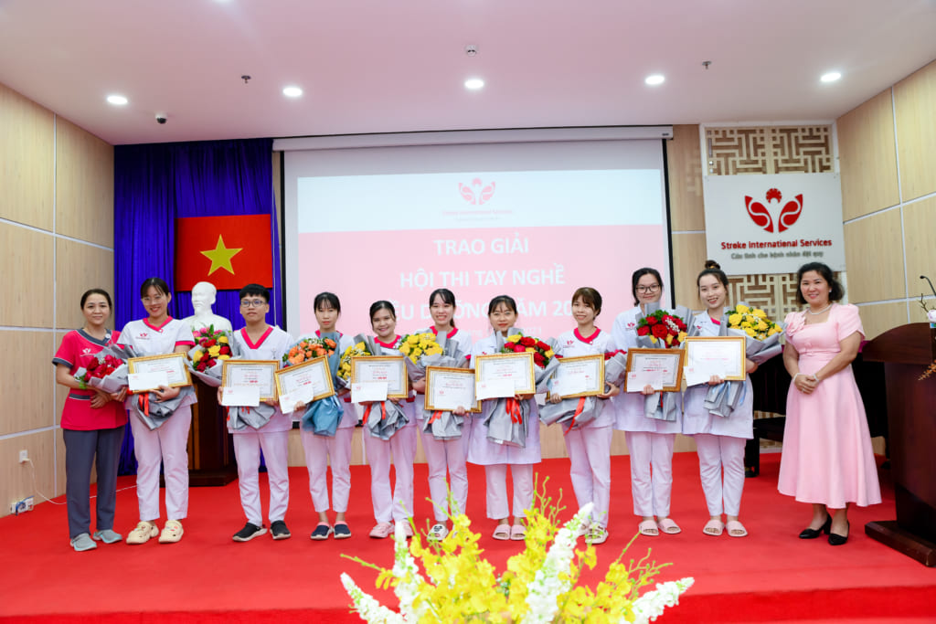 Trao thưởng Hội thi tay nghề của NVYT năm 2023