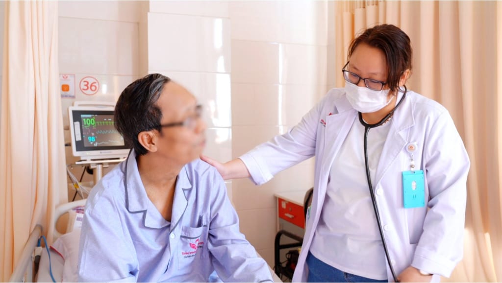 Cứu sống nam bệnh nhân U70 ngưng tim ngưng thở khi đang chơi bóng bàn