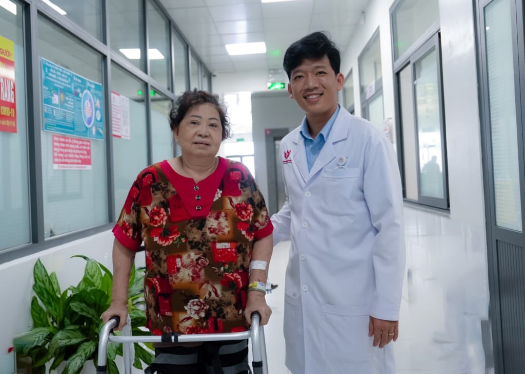 Thay toàn bộ 2 gối chỉ 1 lần mổ duy nhất