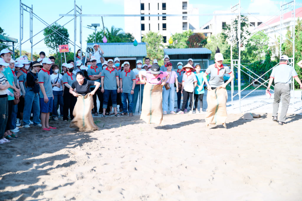 Hội thao "Trò chơi dân gian" chào mừng 49 năm giải phóng miền Nam