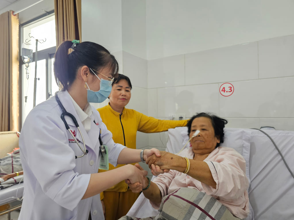 2 LẦN ĐỘT QUỴ DO BIẾN CHỨNG RUNG NHĨ, NGƯỜI PHỤ NỮ MAY MẮN ĐƯỢC CỨU SỐNG VÀ PHỤC HỒI NGOẠN MỤC