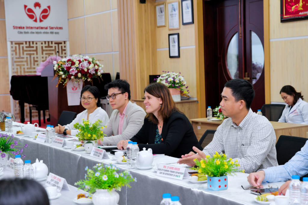 Tổng Lãnh sự Anh tại TP.HCM thăm S.I.S Cần Thơ