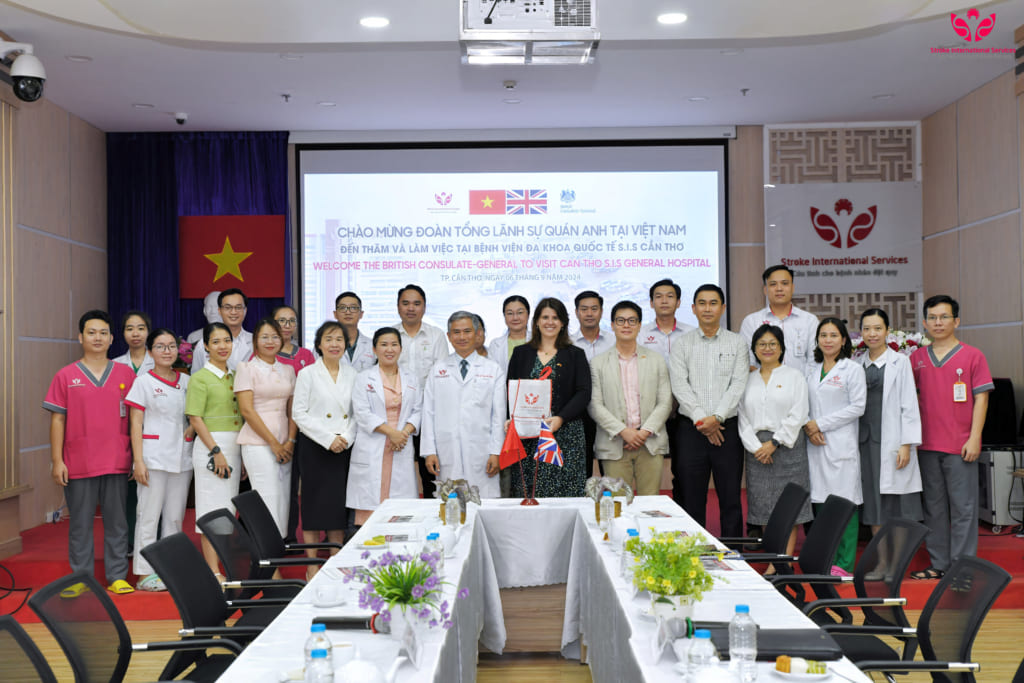 Tổng Lãnh sự Anh tại TP.HCM thăm S.I.S Cần Thơ