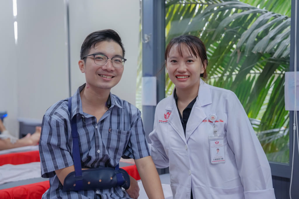 Nam thanh niên liệt tứ chi sau tai nạn phục hồi ngoạn mục
