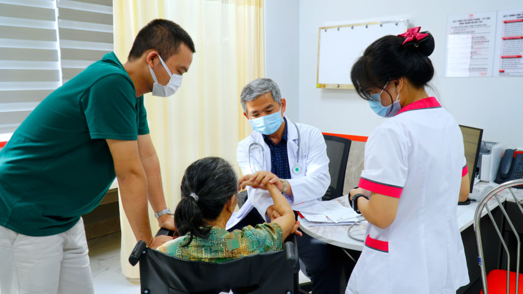 Khám sức khỏe định kỳ và chuyên sâu, khác nhau ra sao?