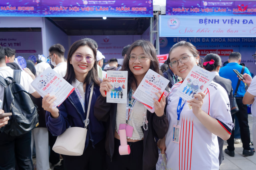 S.I.S Cần Thơ đồng hành cùng sinh viên Y Dược trong Ngày hội việc làm năm 2025