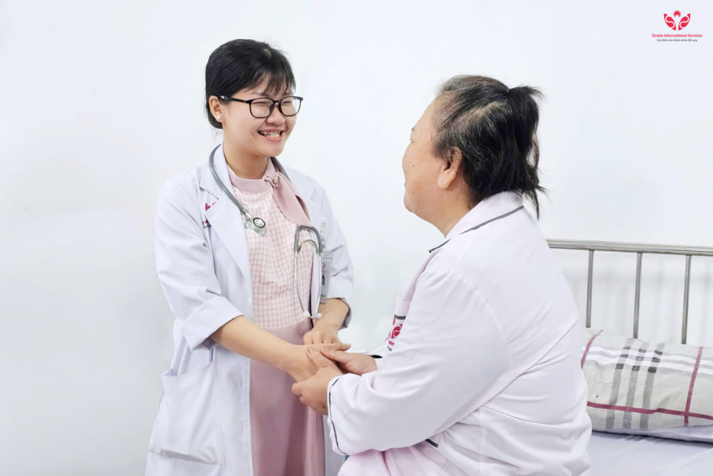 Cứu bệnh nhân trật đốt sống sau té ngã bằng phẫu thuật nội soi cố định xương