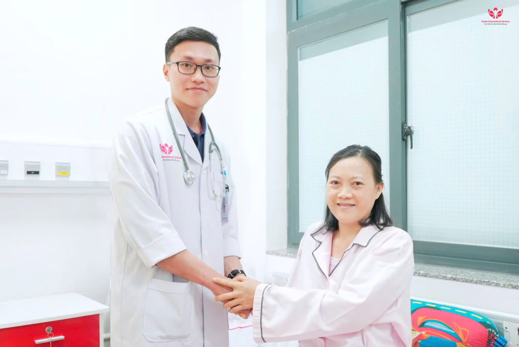 Gãy cột sống sau cú ngã khi làm vườn, nữ bệnh nhân phục hồi sớm nhờ phẫu thuật ít xâm lấn
