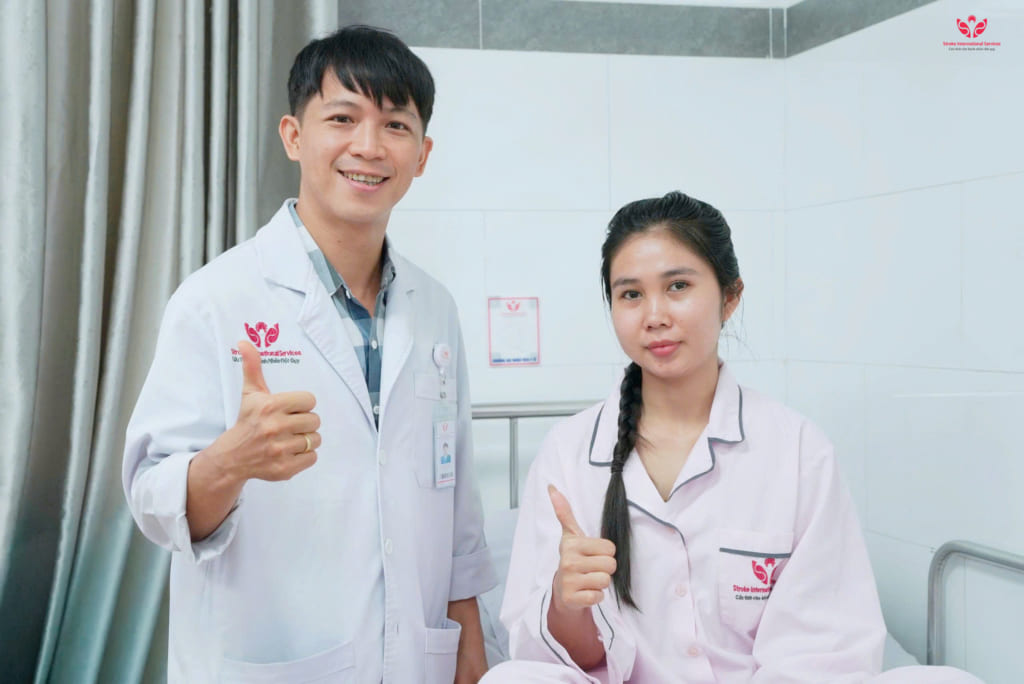 Đau đầu, sưng mắt kéo dài, cô gái trẻ phát hiện u nhầy xoang trán nguy hiểm