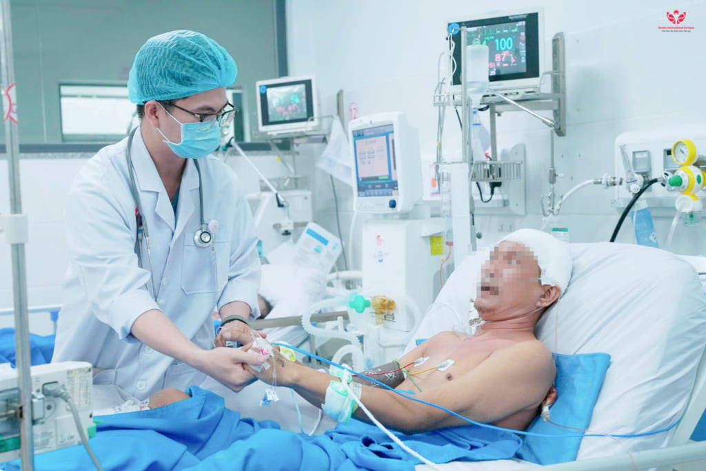 Chạy đua với thời gian cứu nam bác sĩ xuất huyết não do vỡ túi phình, hôn mê sâu