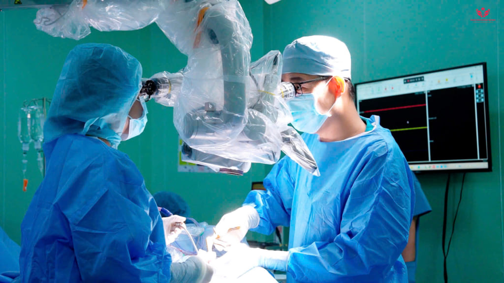 Chủ quan với đau đầu kéo dài, người phụ nữ nguy kịch vì vỡ phình động mạch não, được cứu kịp thời