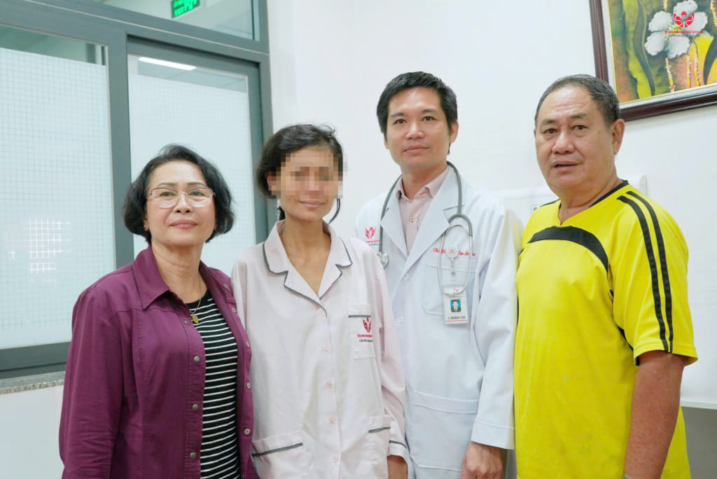 Hơn 10 năm bảo tồn quả thận duy nhất cho người phụ nữ mang khối u cơ mỡ khổng lồ