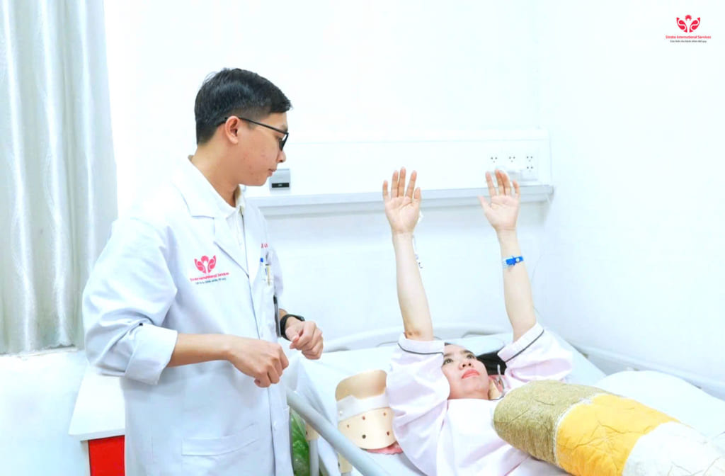 Từ Đài Loan về Việt Nam mổ cột sống cổ