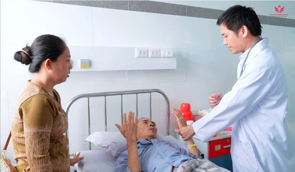 Vừa can thiệp nội mạch, vừa phẫu thuật thần kinh quyết tâm cứu bệnh nhân xuất huyết não do vỡ túi phình