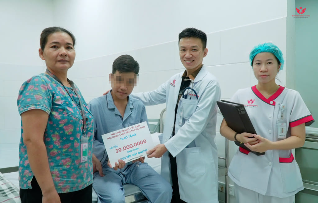 Nam sinh lớp 7 được bít lỗ thông liên nhĩ 20 mm nhờ chương trình tầm soát tim bẩm sinh miễn phí